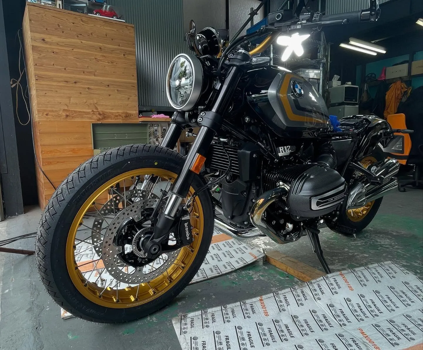 BMW R12 コーティング作業！