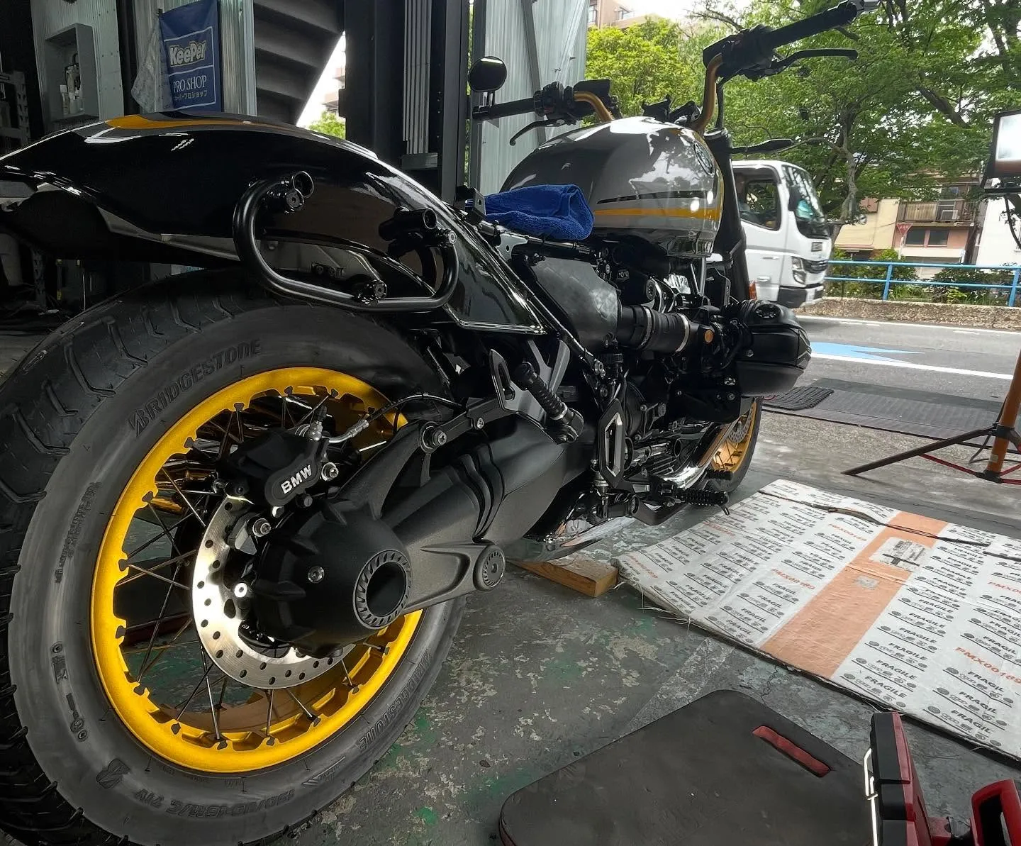 BMW R12 コーティング作業！